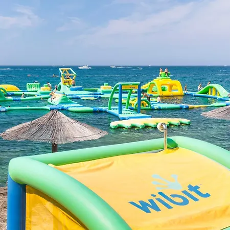 Eurocamp Mobile Homes At Campsite Bijela Uvala * 포레치